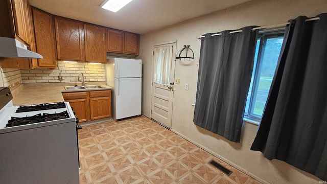 23913 Nora Street, Elkhart, IN 46516