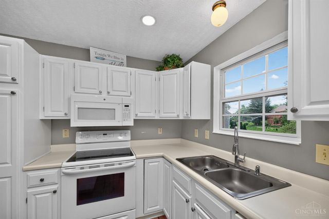 328 Keeneland Court, Lebanon, OH 45036
