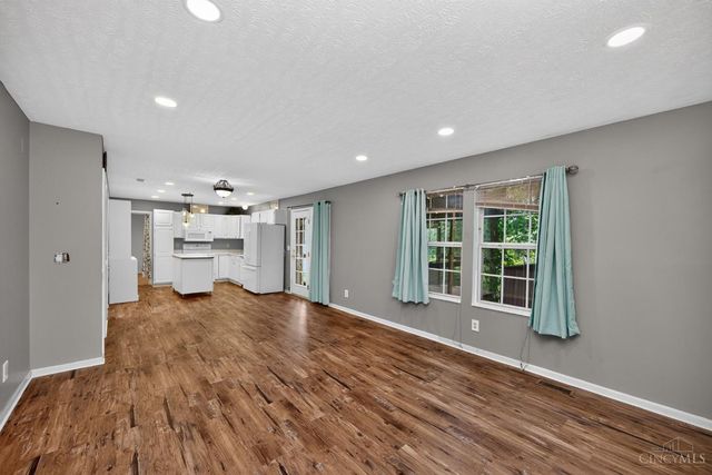 328 Keeneland Court, Lebanon, OH 45036