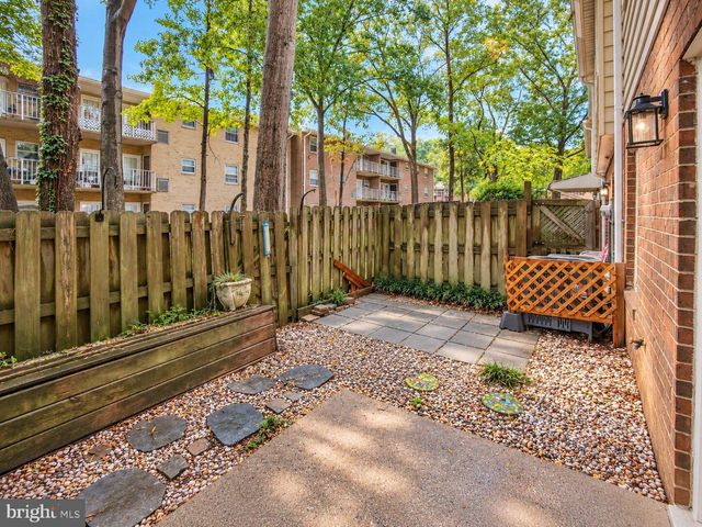 424 GREENBRIER CT, Fredericksburg, VA 22401