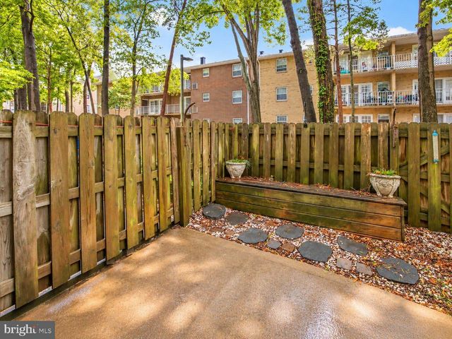 424 GREENBRIER CT, Fredericksburg, VA 22401