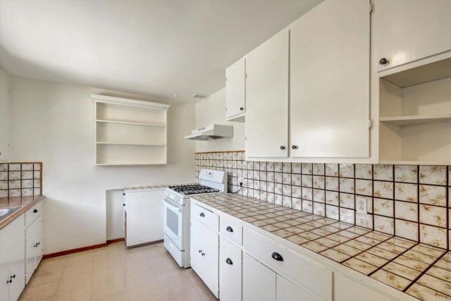 1168 Arcadia Road, Encinitas, CA 92024