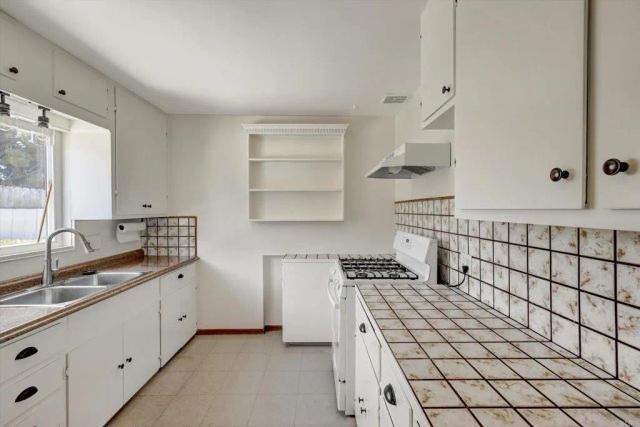 1168 Arcadia Road, Encinitas, CA 92024