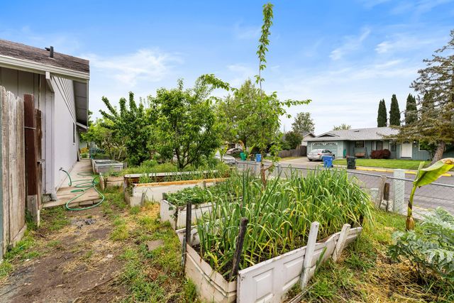 2701 Salmon Circle, Grants Pass, OR 97527