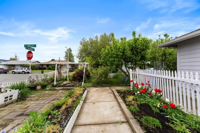 2701 Salmon Circle, Grants Pass, OR 97527