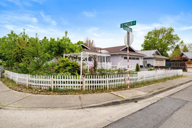 2701 Salmon Circle, Grants Pass, OR 97527