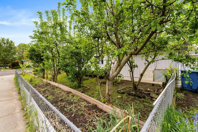 2701 Salmon Circle, Grants Pass, OR 97527