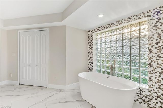 2318 SE 27th ST, Cape Coral, FL 33904