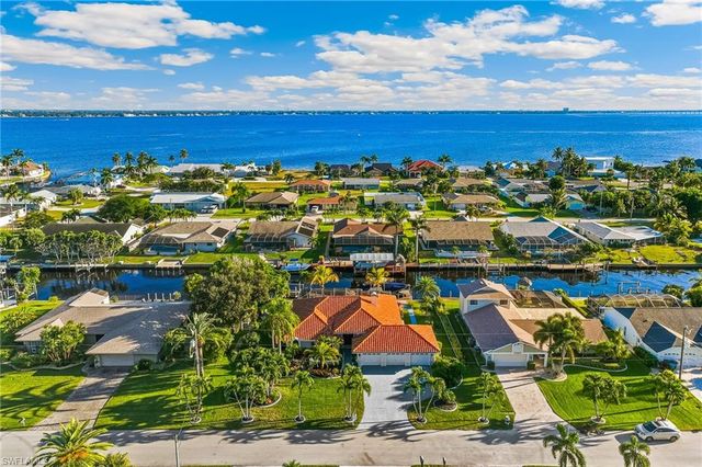 2318 SE 27th ST, Cape Coral, FL 33904