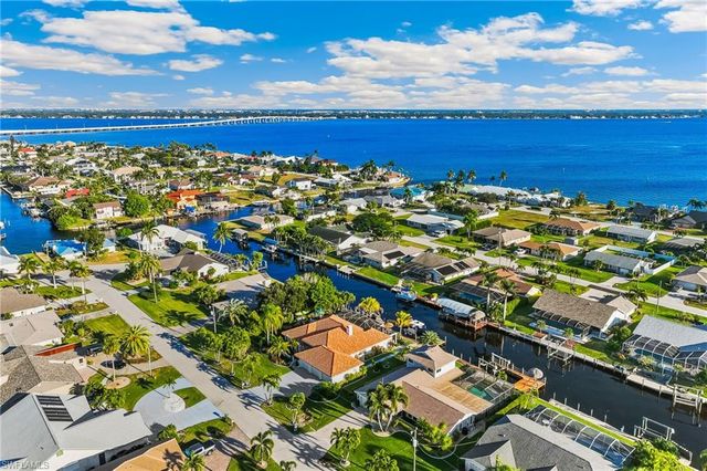 2318 SE 27th ST, Cape Coral, FL 33904
