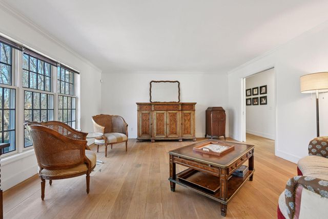 425 Ferndale Road N, Wayzata, MN 55391