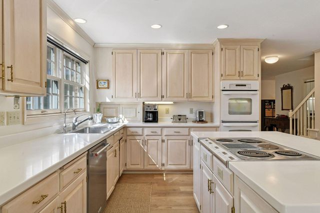 425 Ferndale Road N, Wayzata, MN 55391