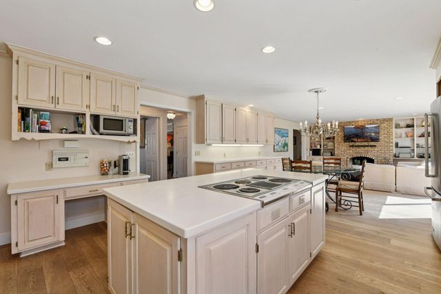 425 Ferndale Road N, Wayzata, MN 55391