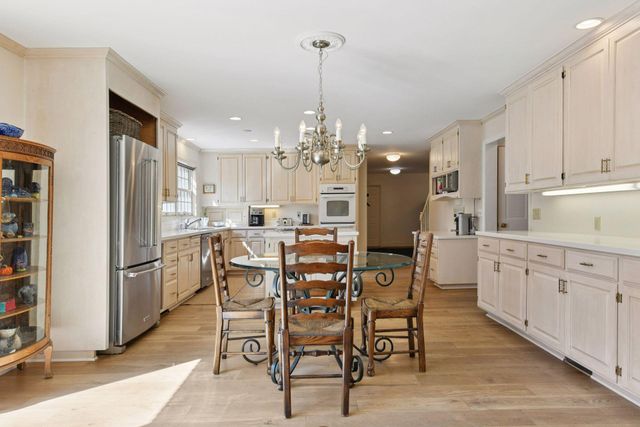 425 Ferndale Road N, Wayzata, MN 55391