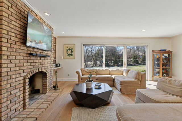 425 Ferndale Road N, Wayzata, MN 55391