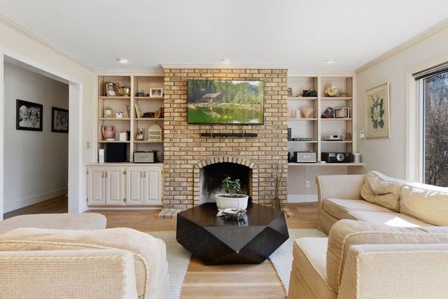 425 Ferndale Road N, Wayzata, MN 55391