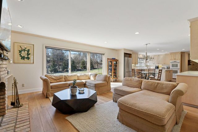 425 Ferndale Road N, Wayzata, MN 55391