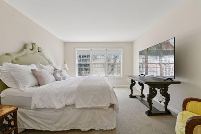 425 Ferndale Road N, Wayzata, MN 55391