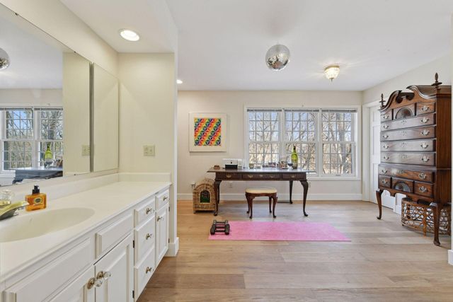 425 Ferndale Road N, Wayzata, MN 55391