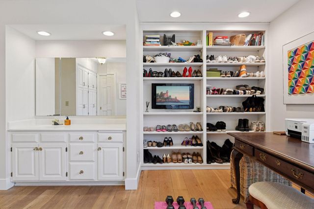 425 Ferndale Road N, Wayzata, MN 55391