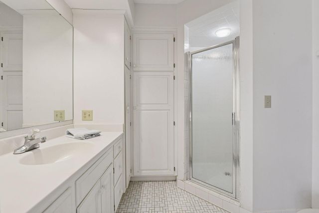 425 Ferndale Road N, Wayzata, MN 55391