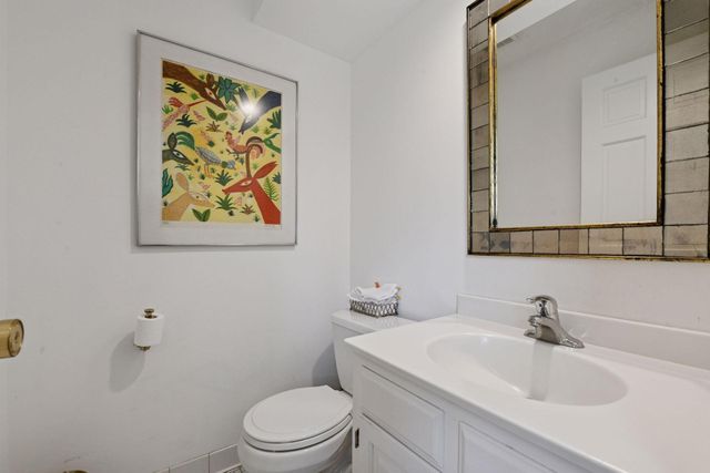 425 Ferndale Road N, Wayzata, MN 55391