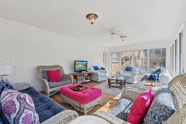 425 Ferndale Road N, Wayzata, MN 55391