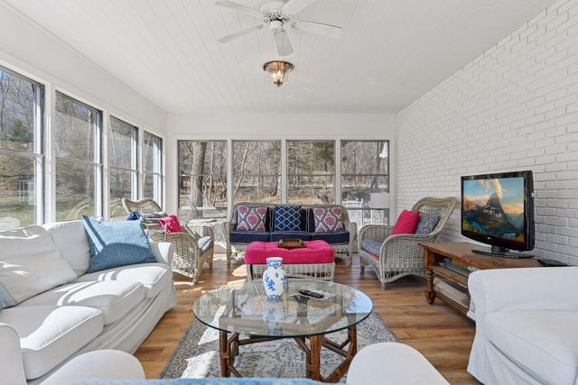 425 Ferndale Road N, Wayzata, MN 55391