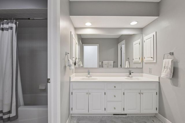 425 Ferndale Road N, Wayzata, MN 55391