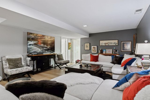 425 Ferndale Road N, Wayzata, MN 55391