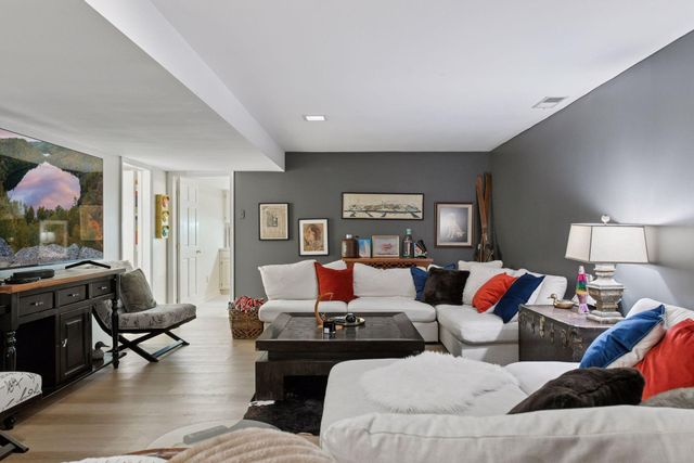 425 Ferndale Road N, Wayzata, MN 55391