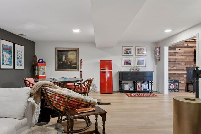 425 Ferndale Road N, Wayzata, MN 55391