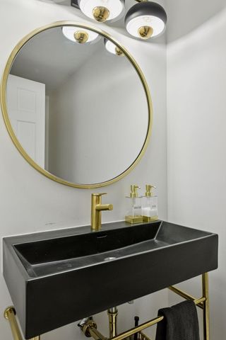 425 Ferndale Road N, Wayzata, MN 55391