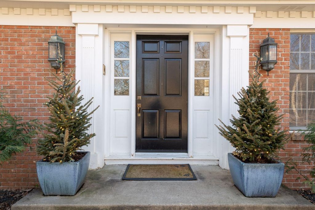 425 Ferndale Road N, Wayzata, MN 55391