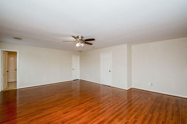 8402 Brickhaven Lane, Houston, TX 77083