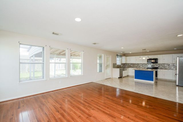 8402 Brickhaven Lane, Houston, TX 77083