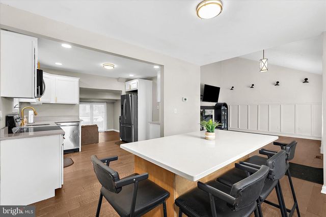 325 DOUBLE EAGLE DR, Linthicum Heights, MD 21090