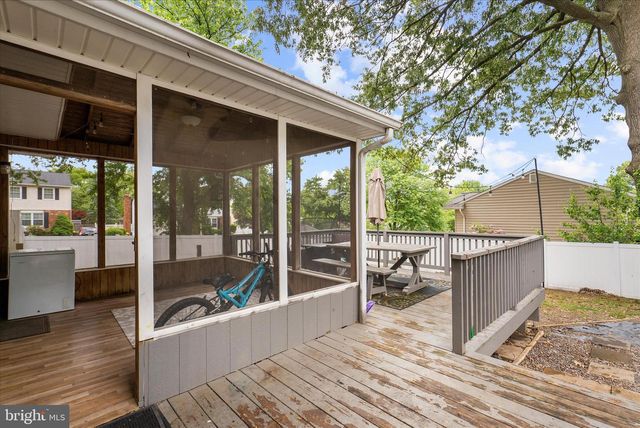 325 DOUBLE EAGLE DR, Linthicum Heights, MD 21090