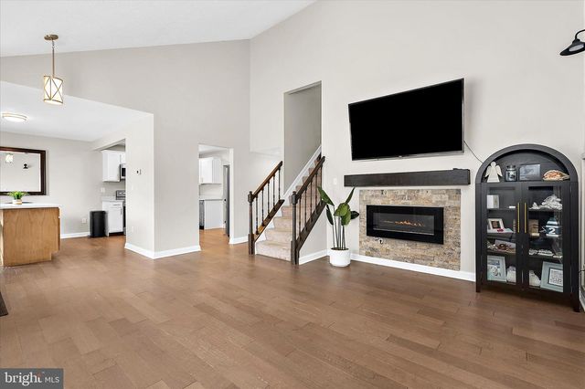 325 DOUBLE EAGLE DR, Linthicum Heights, MD 21090