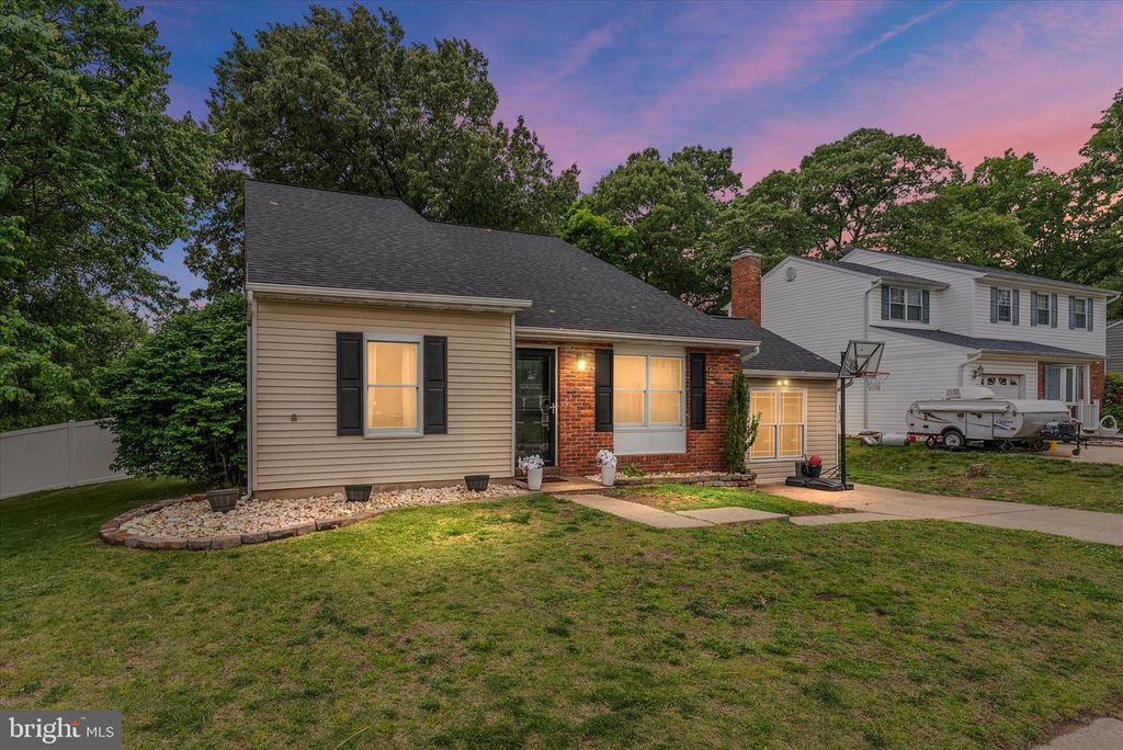 325 DOUBLE EAGLE DR, Linthicum Heights, MD 21090
