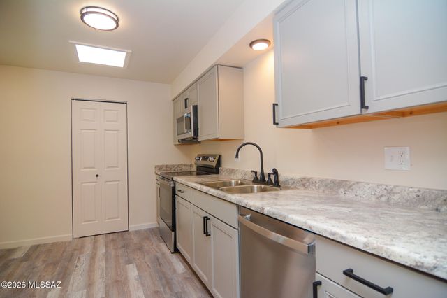 793 S Ciudad Circle, Tucson, AZ 85710