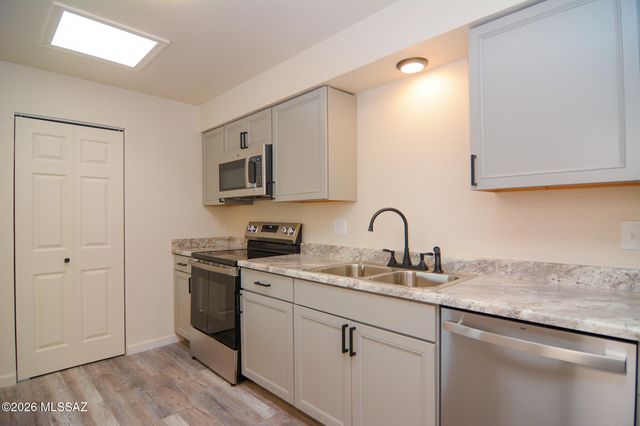 793 S Ciudad Circle, Tucson, AZ 85710
