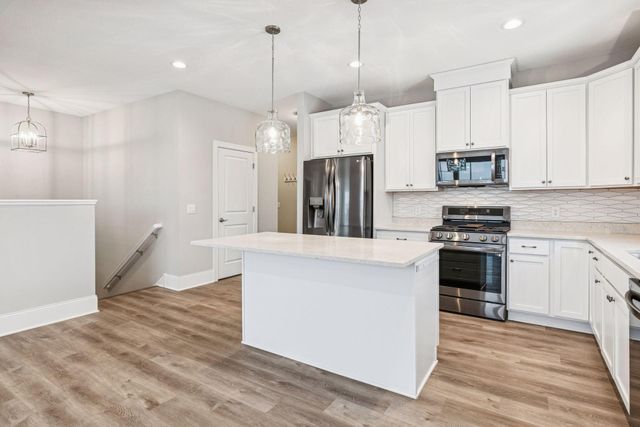 17975 Greenwich Way, Lakeville, MN 55044