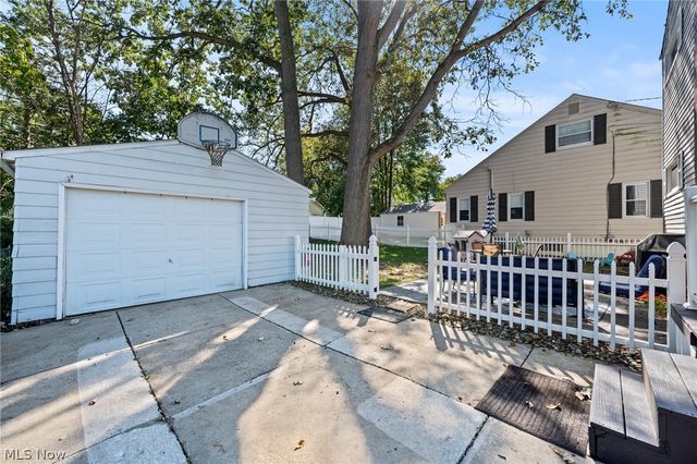 2821 7th Street, Cuyahoga Falls, OH 44221