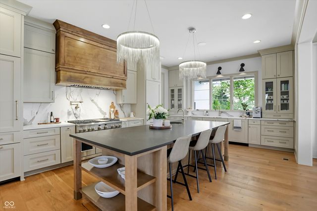 5130 Melbourne Place, Zionsville, IN 46077