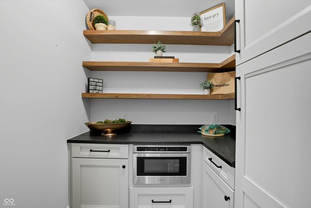 5130 Melbourne Place, Zionsville, IN 46077