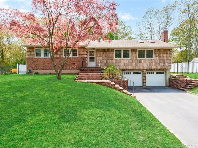 42 Sunflower Drive, Hauppauge, NY 11788