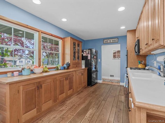 42 Sunflower Drive, Hauppauge, NY 11788