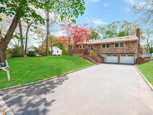 42 Sunflower Drive, Hauppauge, NY 11788