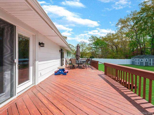 42 Sunflower Drive, Hauppauge, NY 11788